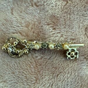 🗝️Vintage key brooch silver gold rhinestones faux pearls skeleton pin